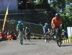 Pesona Tanjakan Dholo Uji Ketangguhan Ratusan Pesepeda Dalam Event Kediri Dholo KOM 2025