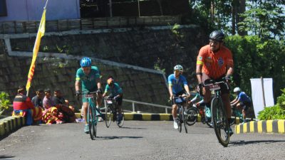 Pesona Tanjakan Dholo Uji Ketangguhan Ratusan Pesepeda Dalam Event Kediri Dholo KOM 2025