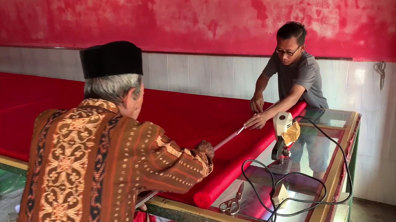 Produsen Bendera di Jombang Kewalahan Layani Pesanan Menjelang 17 Agustus