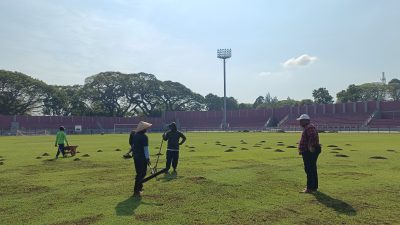 Perbaikan Stadion Brawijaya Dikebut, Pengecatan Hampir Rampung dan Rumput Diperhalus