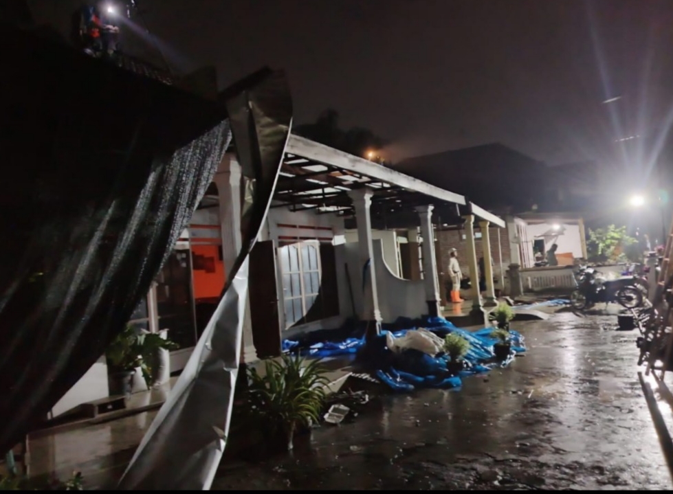 Rumah Warga Jantiganggong Dihempas Angin Kencang, BPBD Langsung Turun Tangan