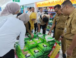 Satgas Pangan Polres Kediri Kota Sidak Beras di Pasar Modern, Petugas Temukan Produk Berkutu