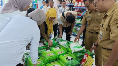 Satgas Pangan Polres Kediri Kota Sidak Beras di Pasar Modern, Petugas Temukan Produk Berkutu