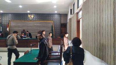 Pembacaan Tuntutan Kasus “Koper Merah” Ditunda, JPU Masih Tunggu Arahan Kejagung