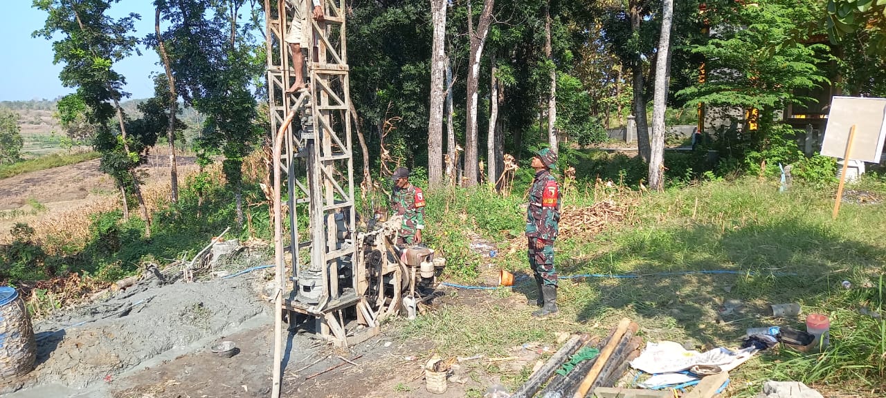 TNI Bangun Sumur Bor di Jombang Lewat Program TMMD ke-125