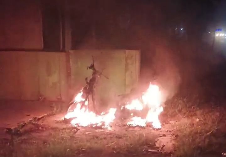 Bukan Ghost Rider, Misteri Motor Matic Terbakar Tanpa Pemilik Bikin Warga Ploso Penasaran!