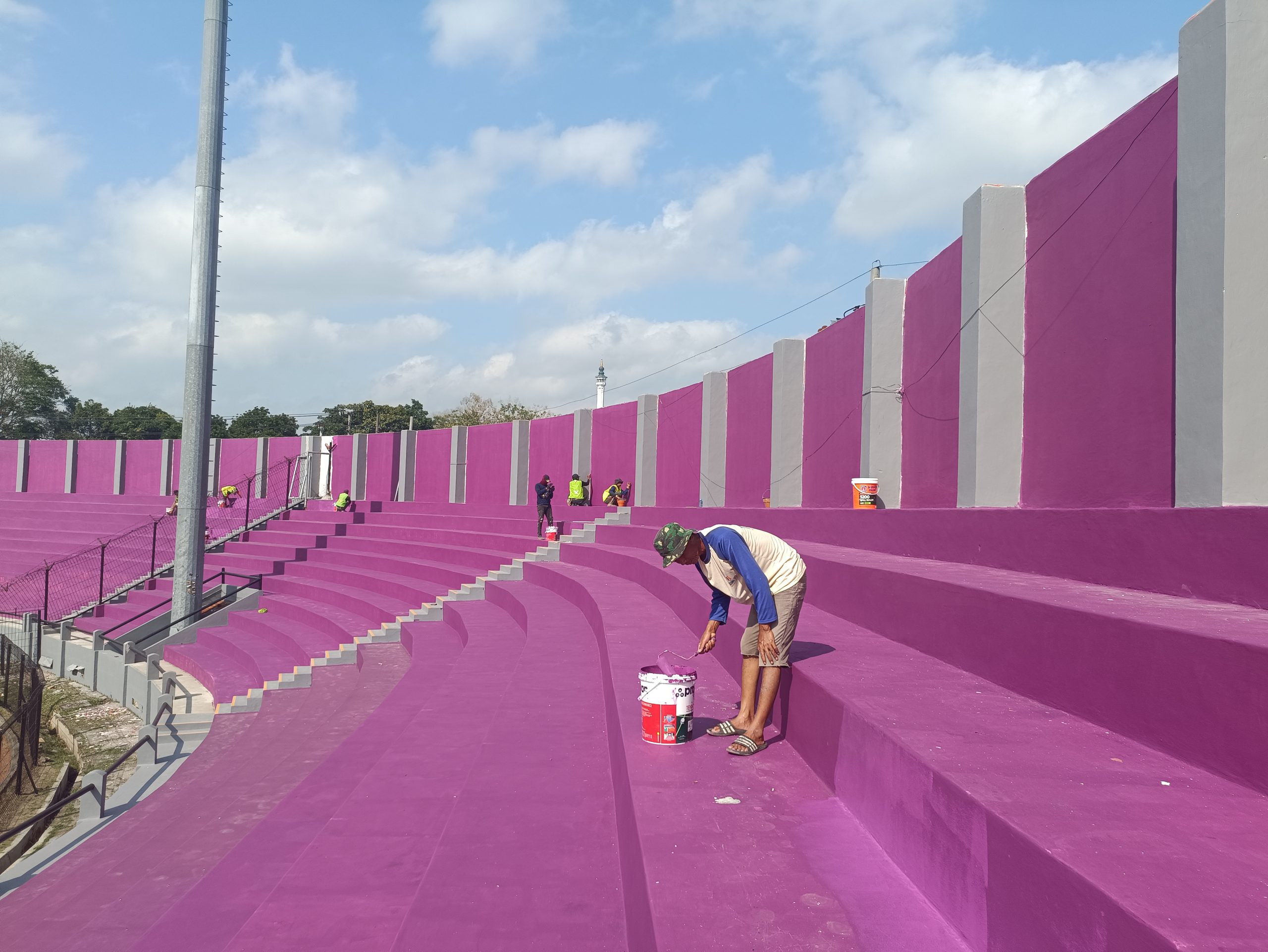 Tribun Stadion Brawijaya Dicat Ungu, Simbol Semangat Baru Persik Kediri