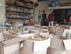 Trophy 17-an Diserbu! Pesanan di Jombang Capai 30 Ribu, Ada yang Tingginya Capai 3 Meter”