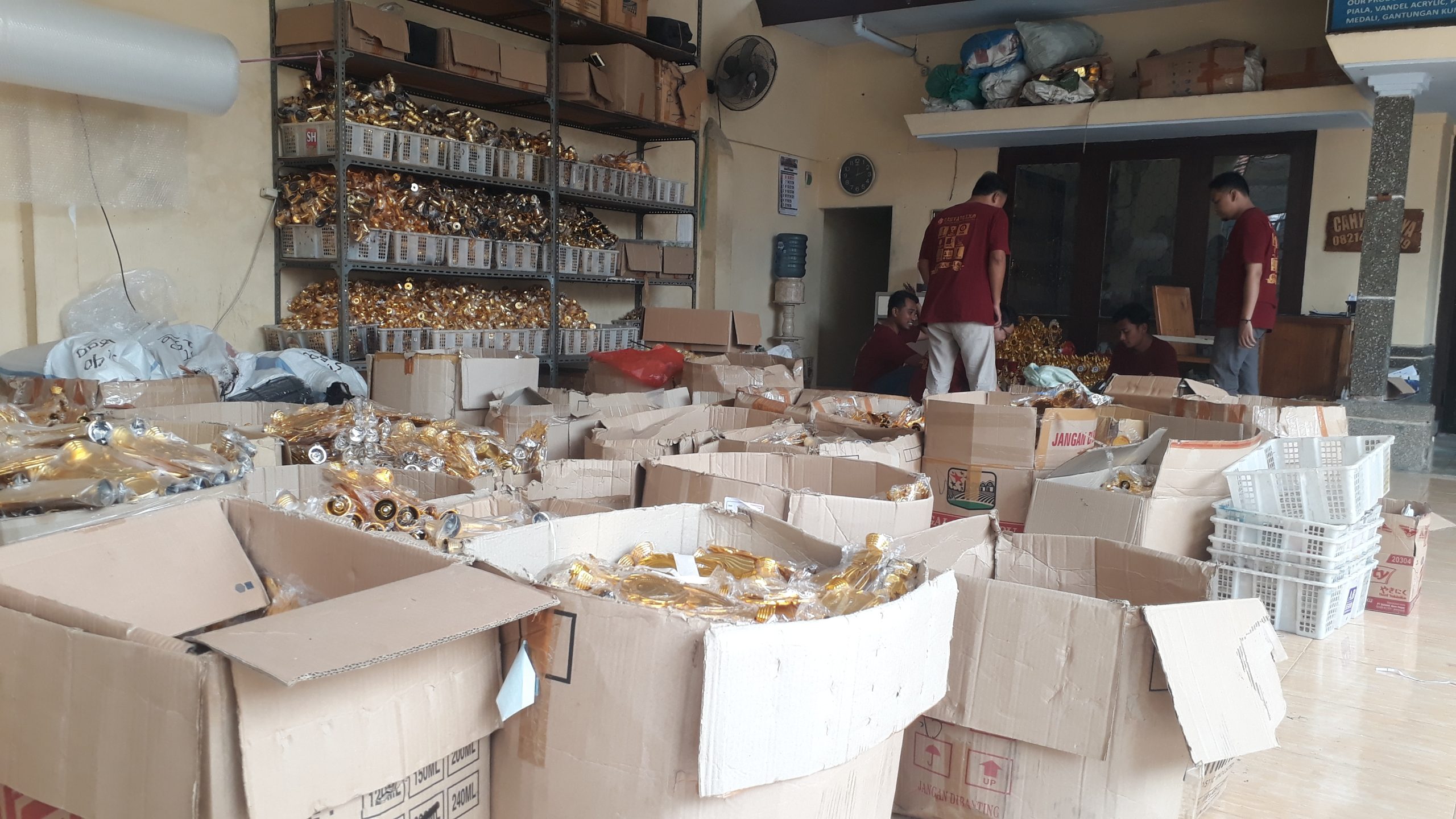 Trophy 17-an Diserbu! Pesanan di Jombang Capai 30 Ribu, Ada yang Tingginya Capai 3 Meter"