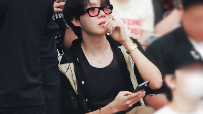 J-Hope BTS Jadi Sorotan Ditengah Kerumunan Penonton, Nikmati Konser BLACKPINK dengan Antusias!