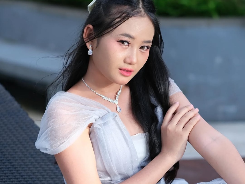 Masih Ingat Aura Cinta yang Debat dengan KDM? Kini Rilis Lagu Baru dan Banjir Hujatan Netizen!