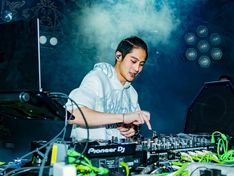 Comeback! DJ Panda Kembali Nge-Job Ditemani Orang Tua di Klub Malam
