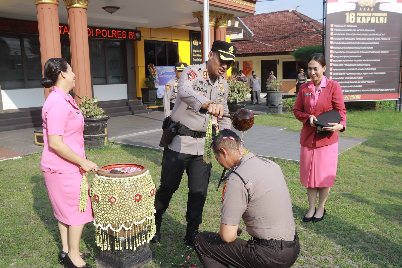 44 Personel Polres Blitar Kota Naik Pangkat, Kapolres Minta Tingkatkan Profesionalisme