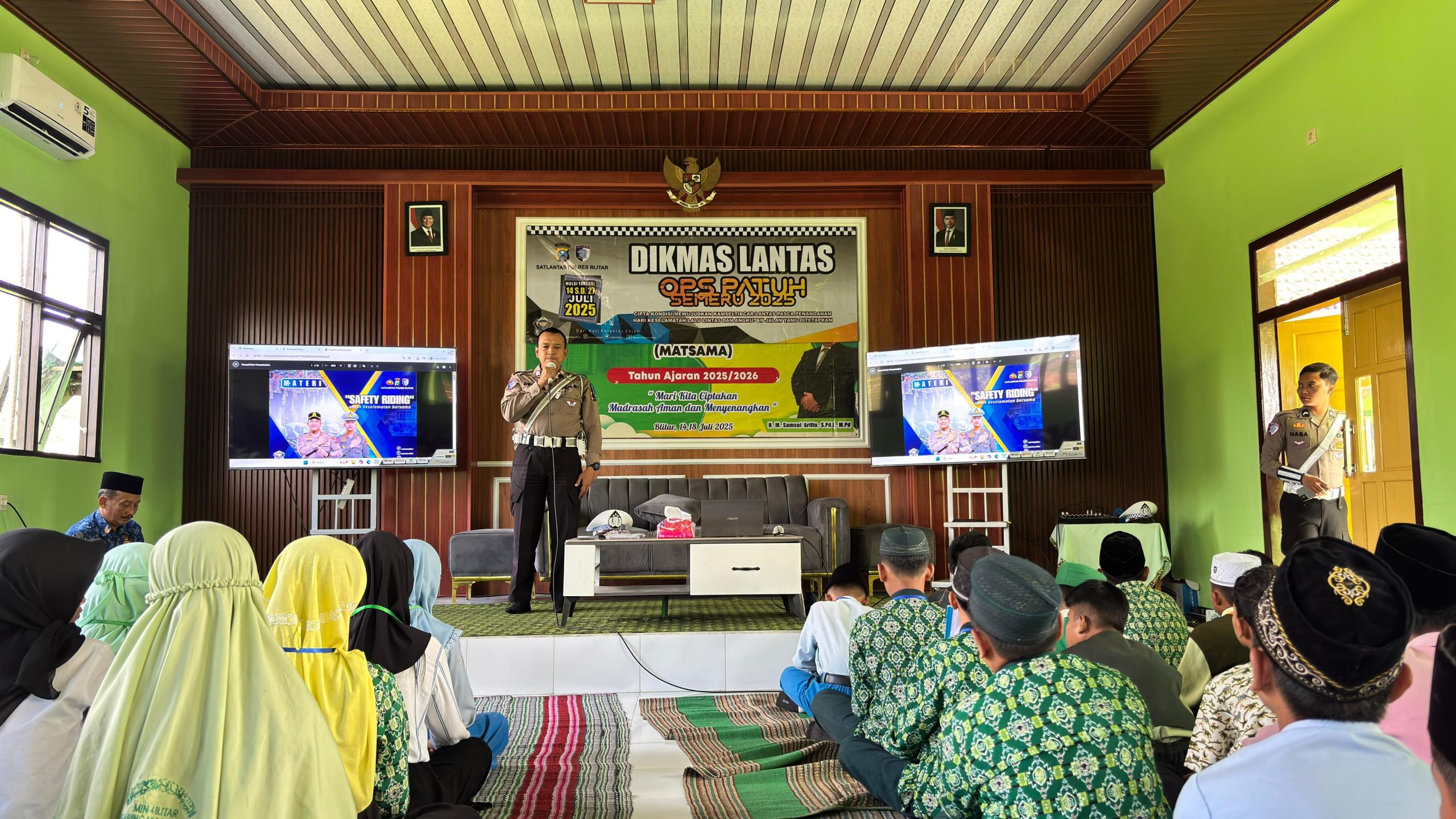 Satlantas Polres Blitar Ajak Pelajar MTsN 4 Jadi Pelopor Tertib Lalu Lintas dalam Sosialisasi Ops Patuh Semeru 2025