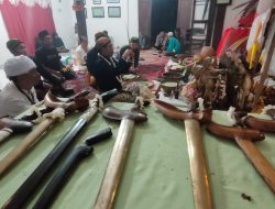 Ratusan Pusaka Termasuk Keris dan Tombak Bung Karno Dijamas di Situs Persada Kediri