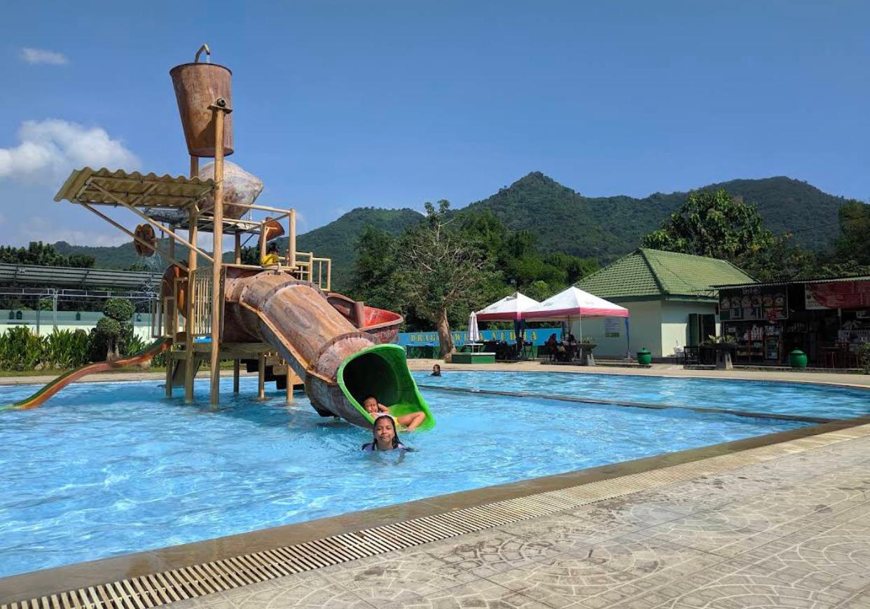 arif Hingga Fasilitas Kolam Renang Tirta Wira Yudha Brigif Mekanis di Kota Kediri