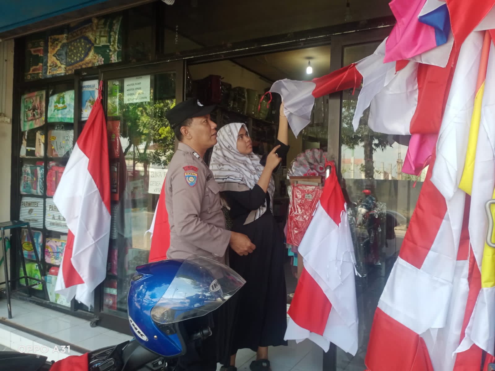 Polisi Apresiasi Antusiasme Penjualan Bendera Merah Putih Jelang HUT RI ke-80