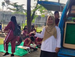 Antusias Pelajar Kabupaten Kediri Sambut Kehadiran Mobil Pusling Disarpus