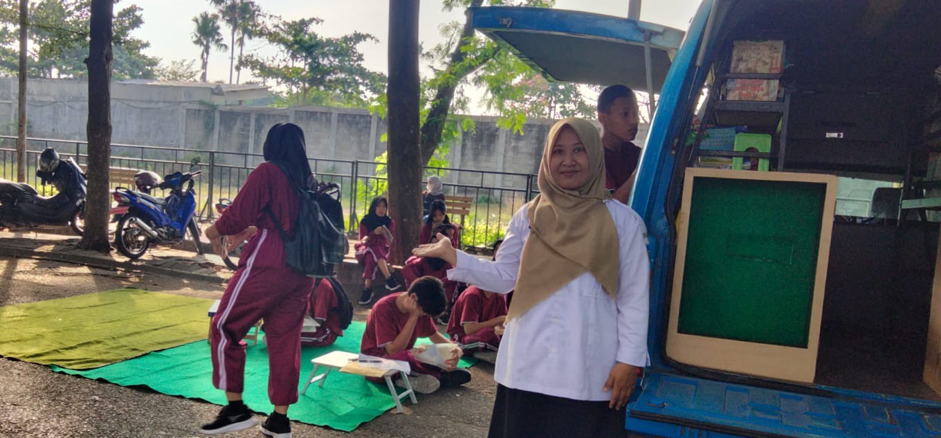 Antusias Pelajar Kabupaten Kediri Sambut Kehadiran Mobil Pusling Disarpus