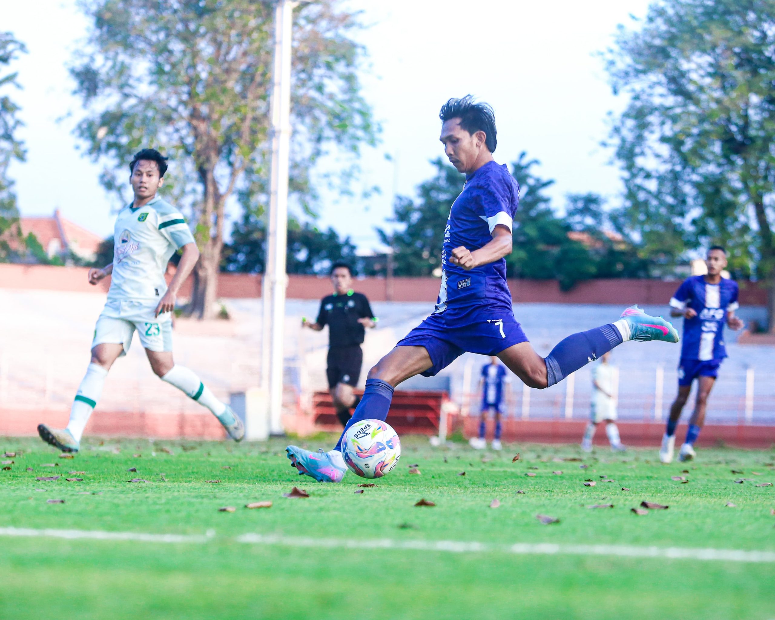Persik Kediri Tingkatkan Kekompakan Tim Lewat Latihan Bareng Persebaya Surabaya