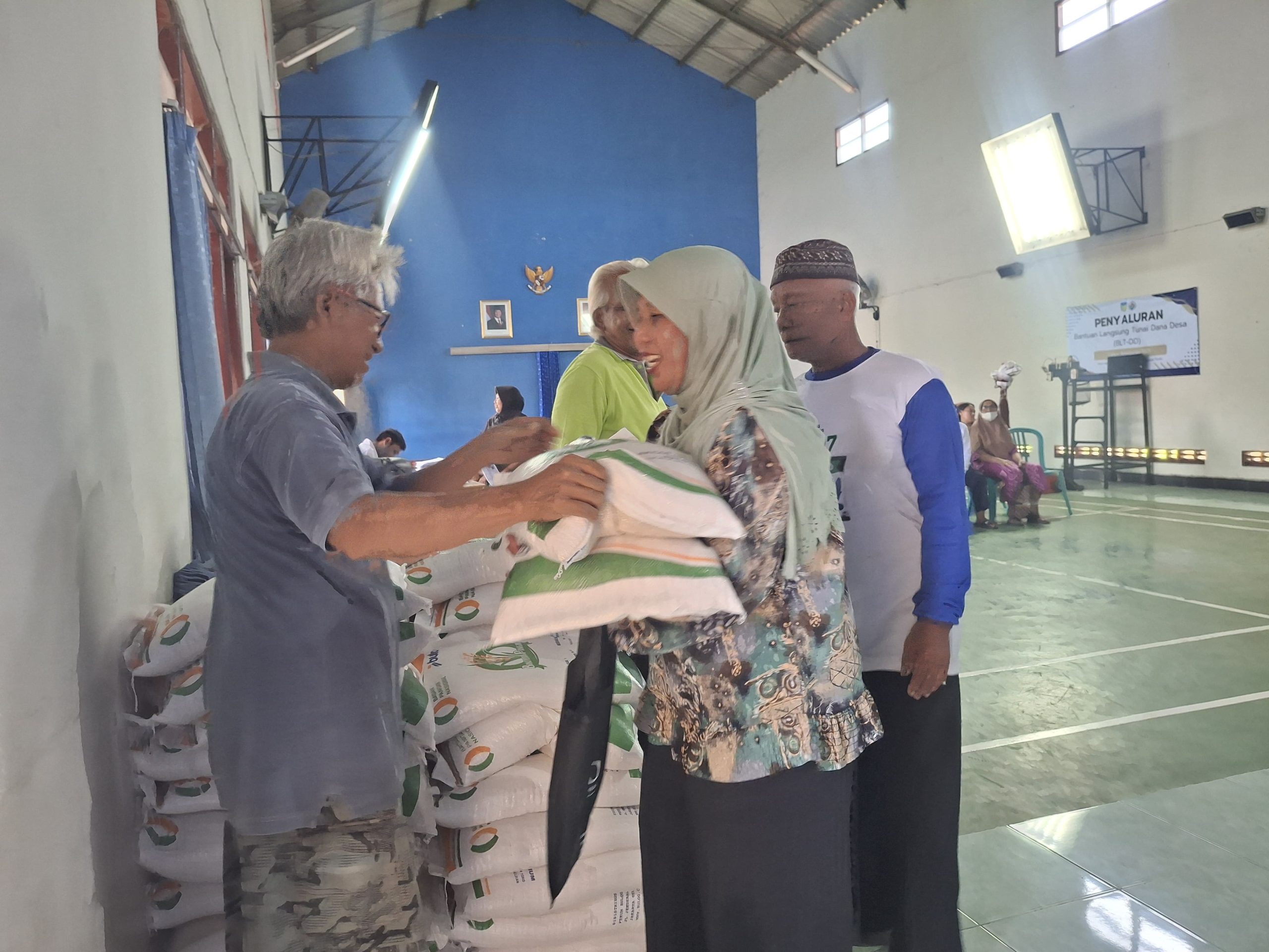 Pemkab Kediri Salurkan Bantuan Beras Premium untuk 122 Ribu Warga Kurang Mampu