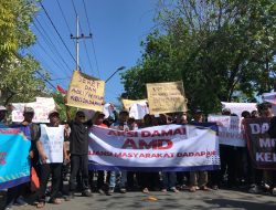 Warga Desa Dadapan, Kecamatan Ngronggot, Gelar Aksi di Kantor Kejari Nganjuk, Desak Penuntasan Dugaan Korupsi Kades