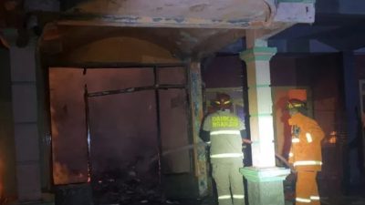 Ditinggal Salat Subuh, Dua Rumah di Nganjuk Terbakar akibat Korsleting Kulkas