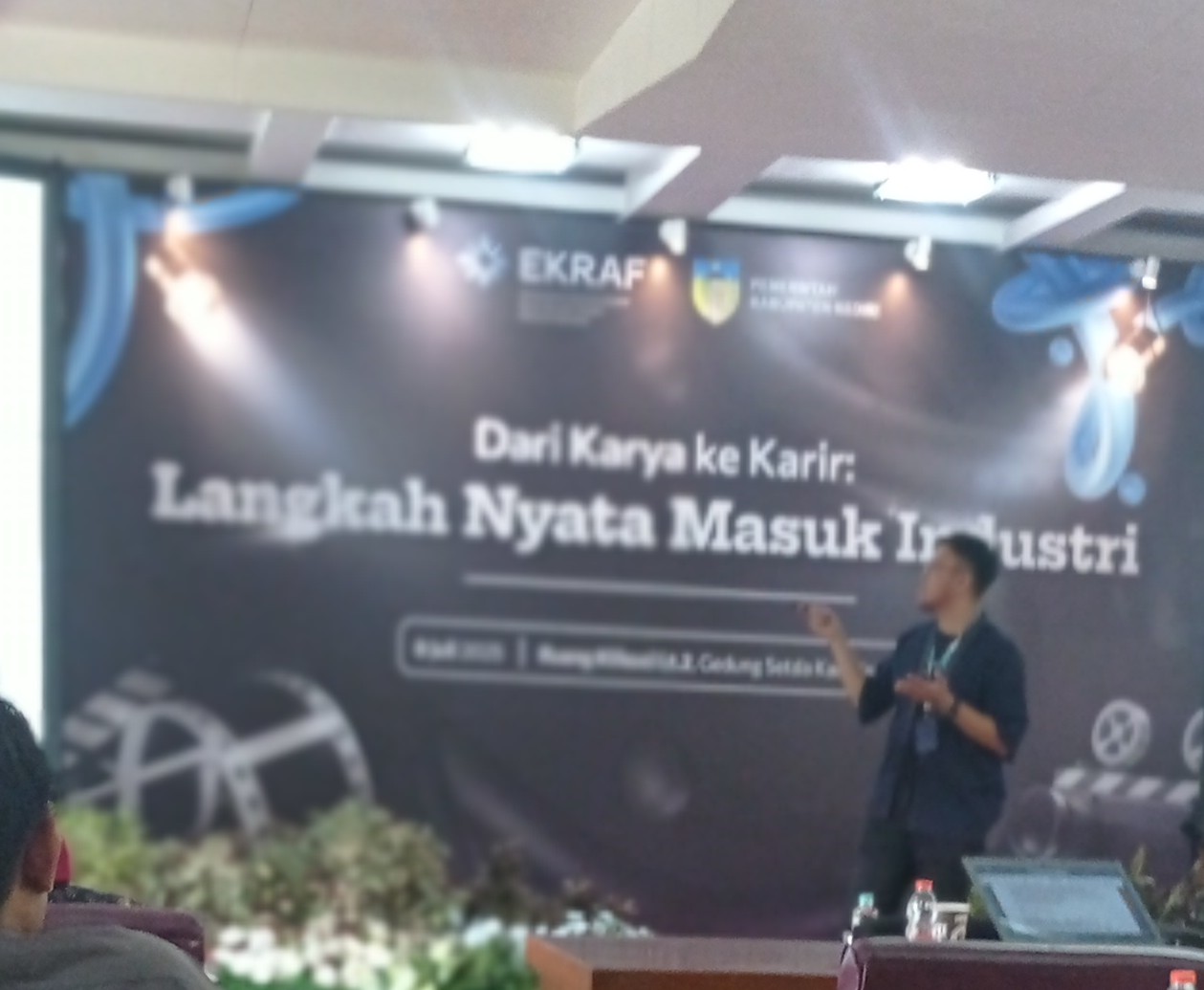 Sutradara Qrista Primadewa Bekali Peserta Kediri dengan Teknik Penulisan Cerita Film Berkualitas