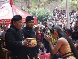Tradisi Siraman Sedudo, Warisan Budaya Majapahit yang Tetap Sakral di Tengah Ribuan Pengunjung