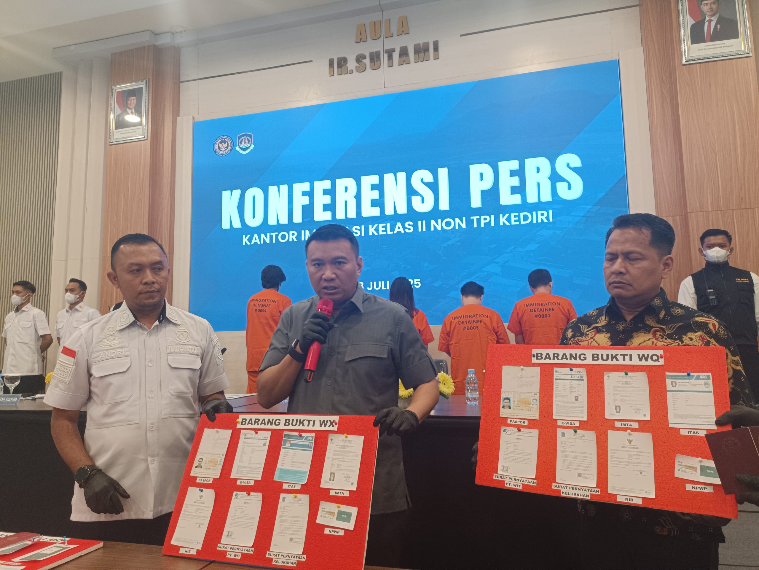 Operasi Wira Waspada, Imigrasi Kediri Amankan Tiga WNA Pelanggar Izin Tinggal