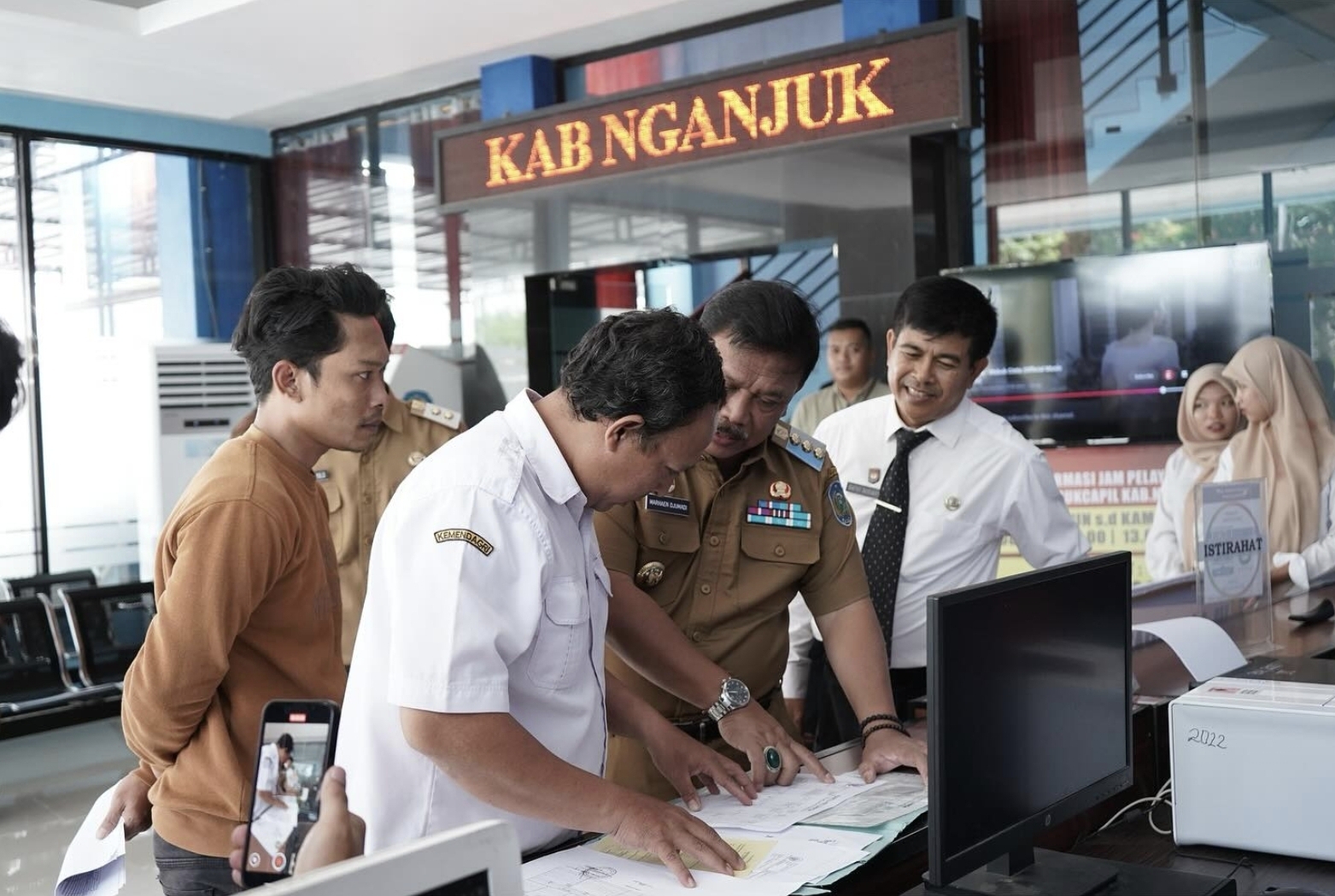 Cara Baru Atasi Antrean KTP di Nganjuk, Cetak Dibatasi 150 Keping Per Hari