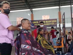 Sebanyak 40 Siswa Kelas X SRMA Kabupaten Kediri Potong Rambut untuk Tunjang Kedisiplinan dan Penampilan