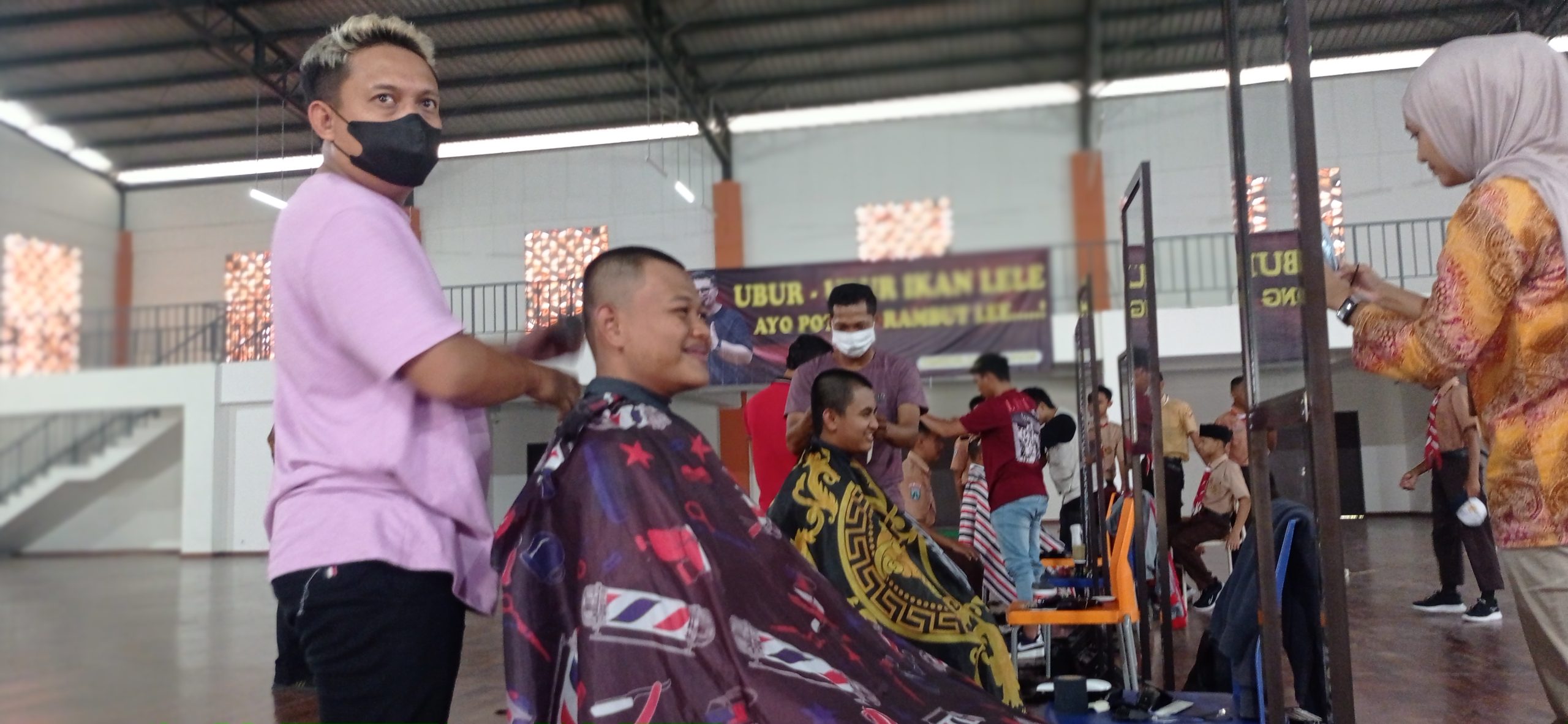 Sebanyak 40 Siswa Kelas X SRMA Kediri Potong Rambut untuk Tunjang Kedisiplinan dan Penampilan
