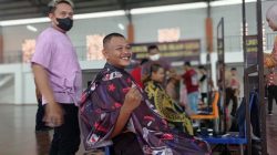 Pemangkas Rambut Binaan Dinsos Kediri Rutin Layani Potong Rambut Siswa SRMA