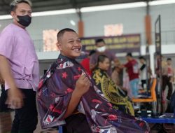 Pemangkas Rambut Binaan Dinsos Kabupaten Kediri  Rutin Layani Potong Rambut Siswa SRMA
