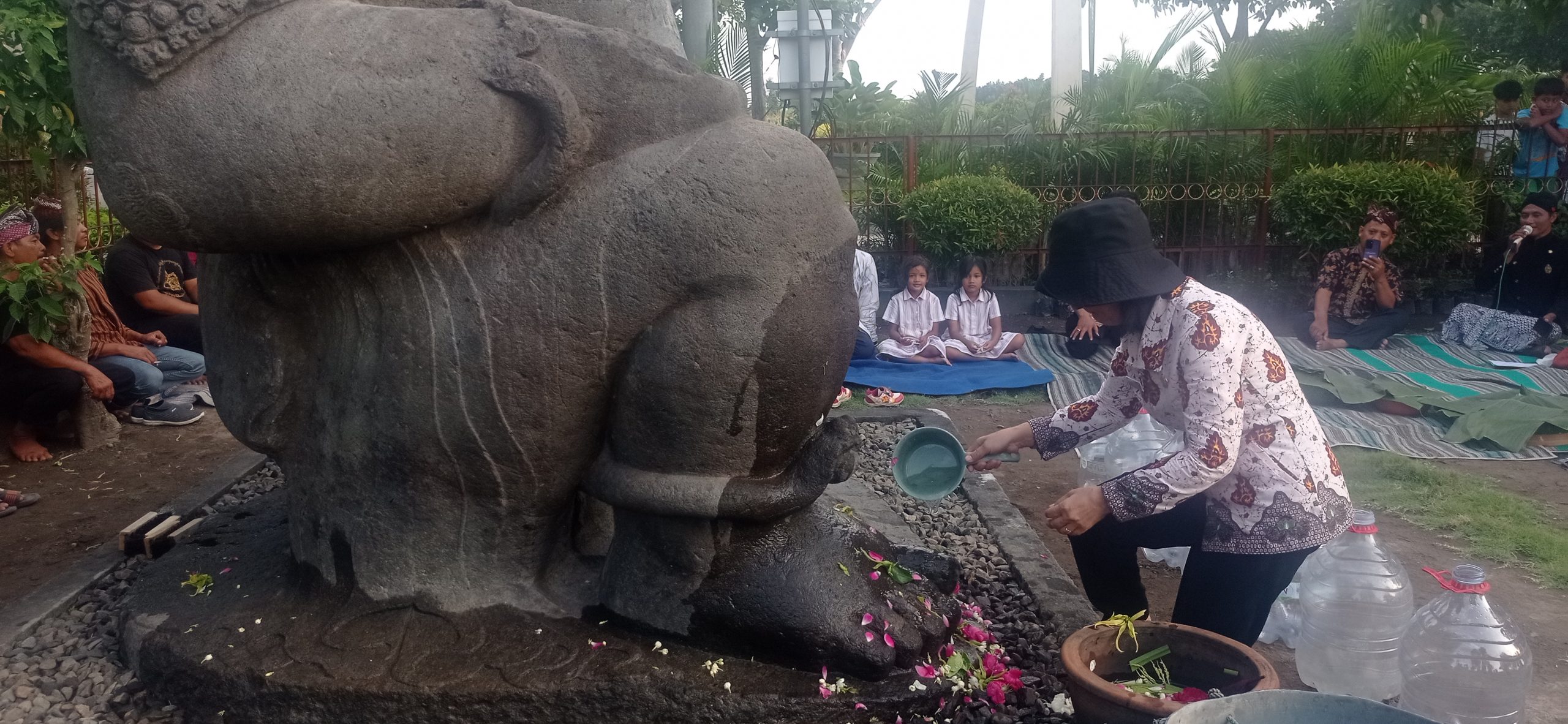 Jamasan Arca Totok Kerot Gunakan Air dari Tujuh Sumber Keramat di Kediri