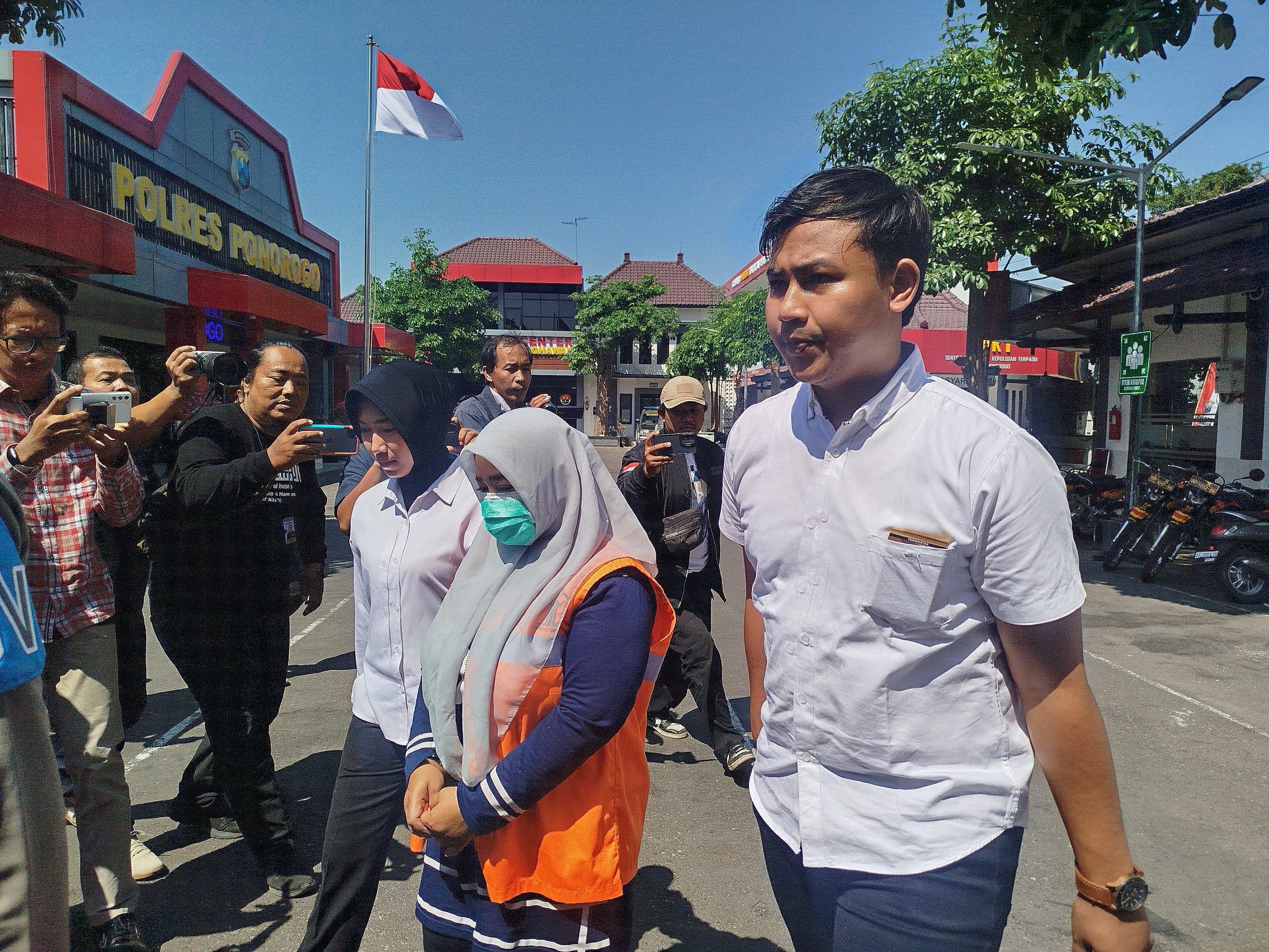 Buka Warung Kopi, Ibu Rumah Tangga di Ponorogo Ternyata Bandar Judi Online