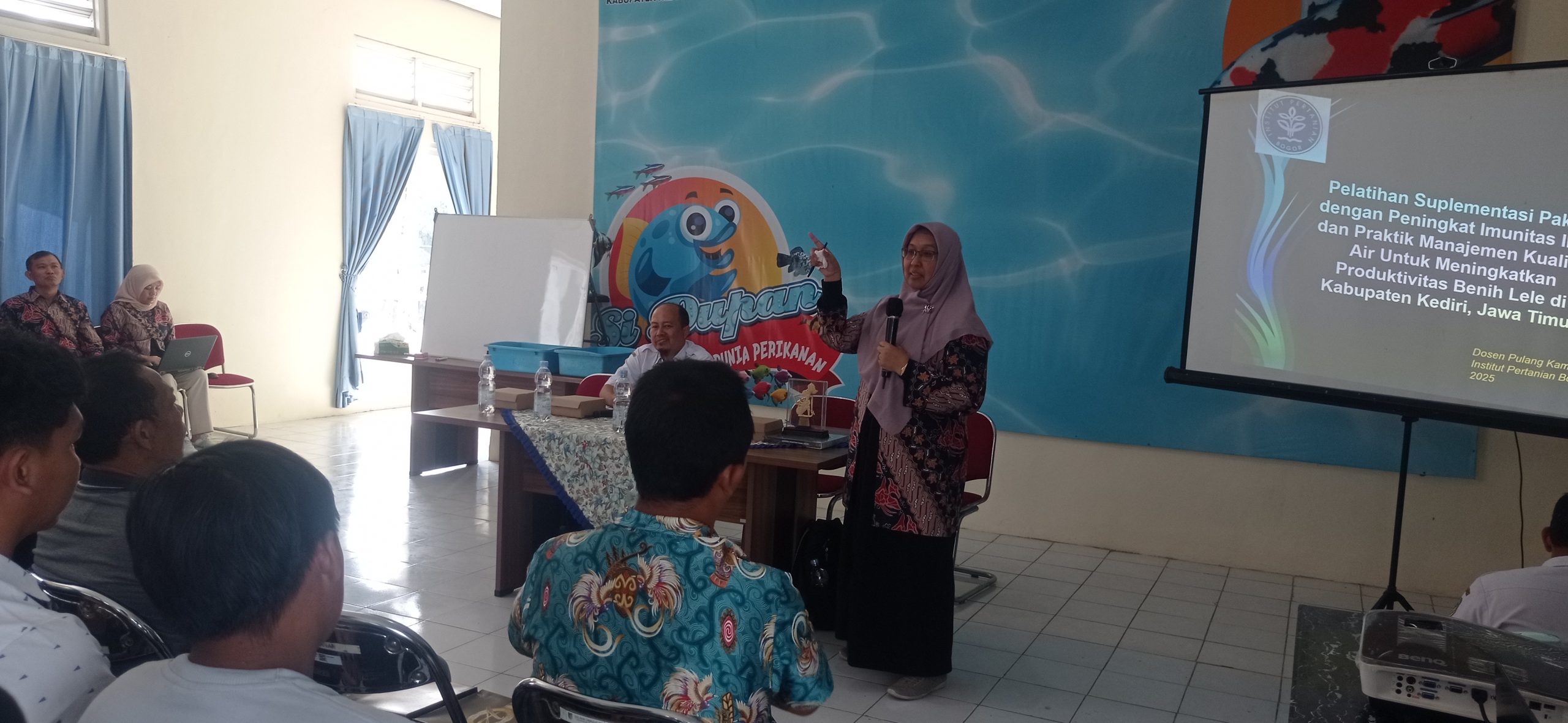 Tiga Akademisi IPB Latih Pembudidaya Lele Kediri, Fokus pada Induk dan Benih Unggul