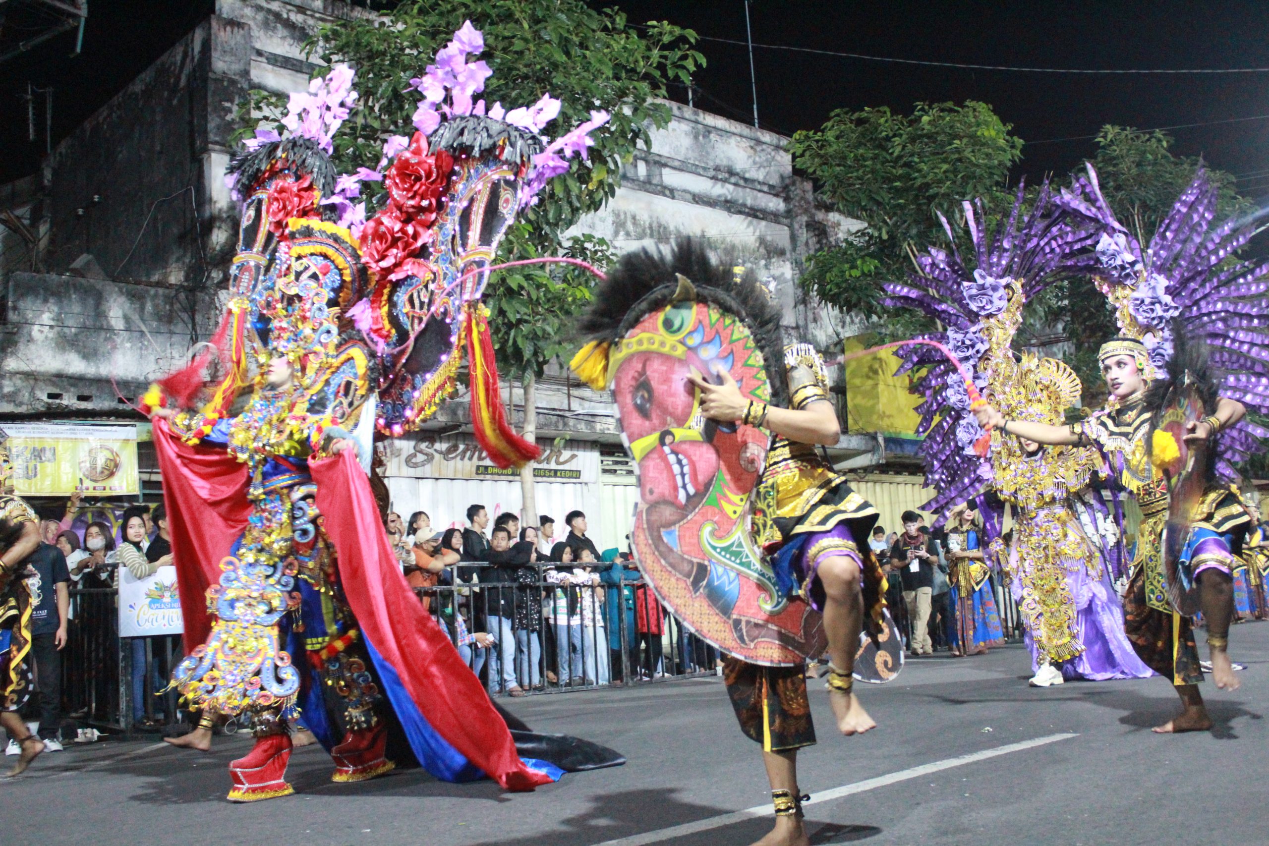 APEKSI Night Carnival di Kediri Disambut Meriah, Wamendag RI Sampaikan Penghargaan