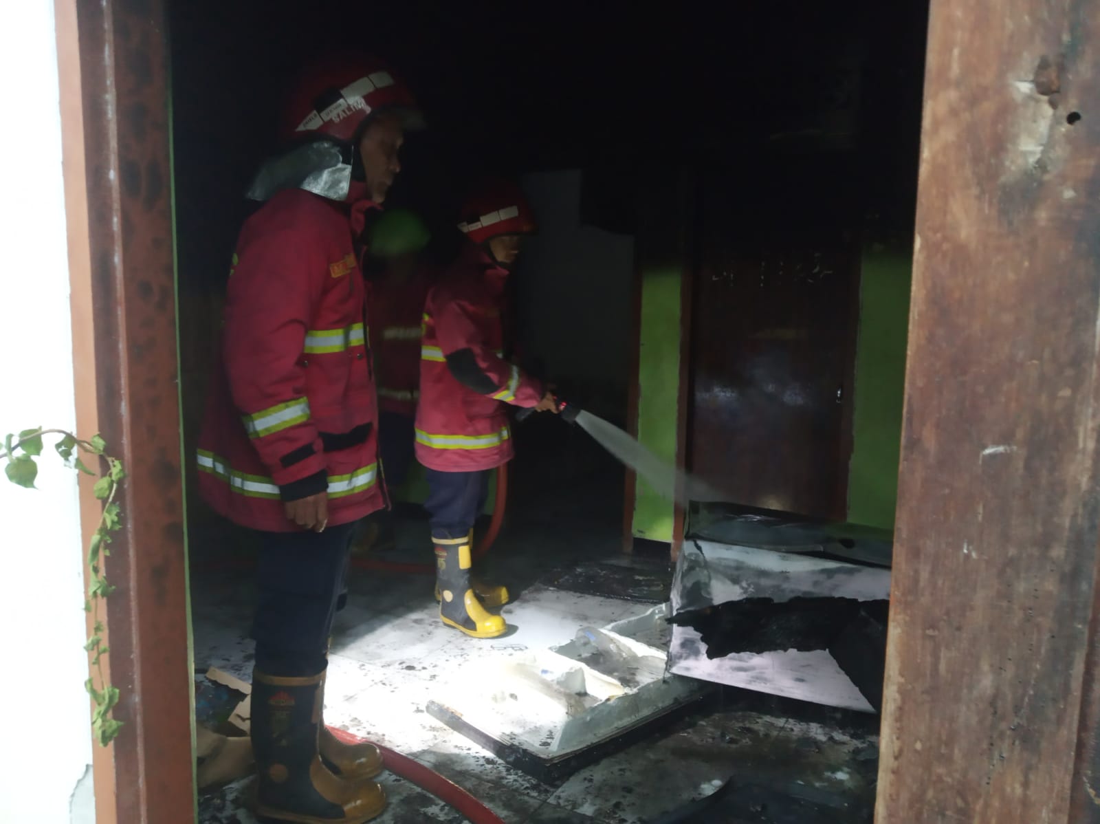 Rumah Kosong Dua Bulan Terbakar di Tulungagung, Warga Kagetkan Temuan Saat Pagi