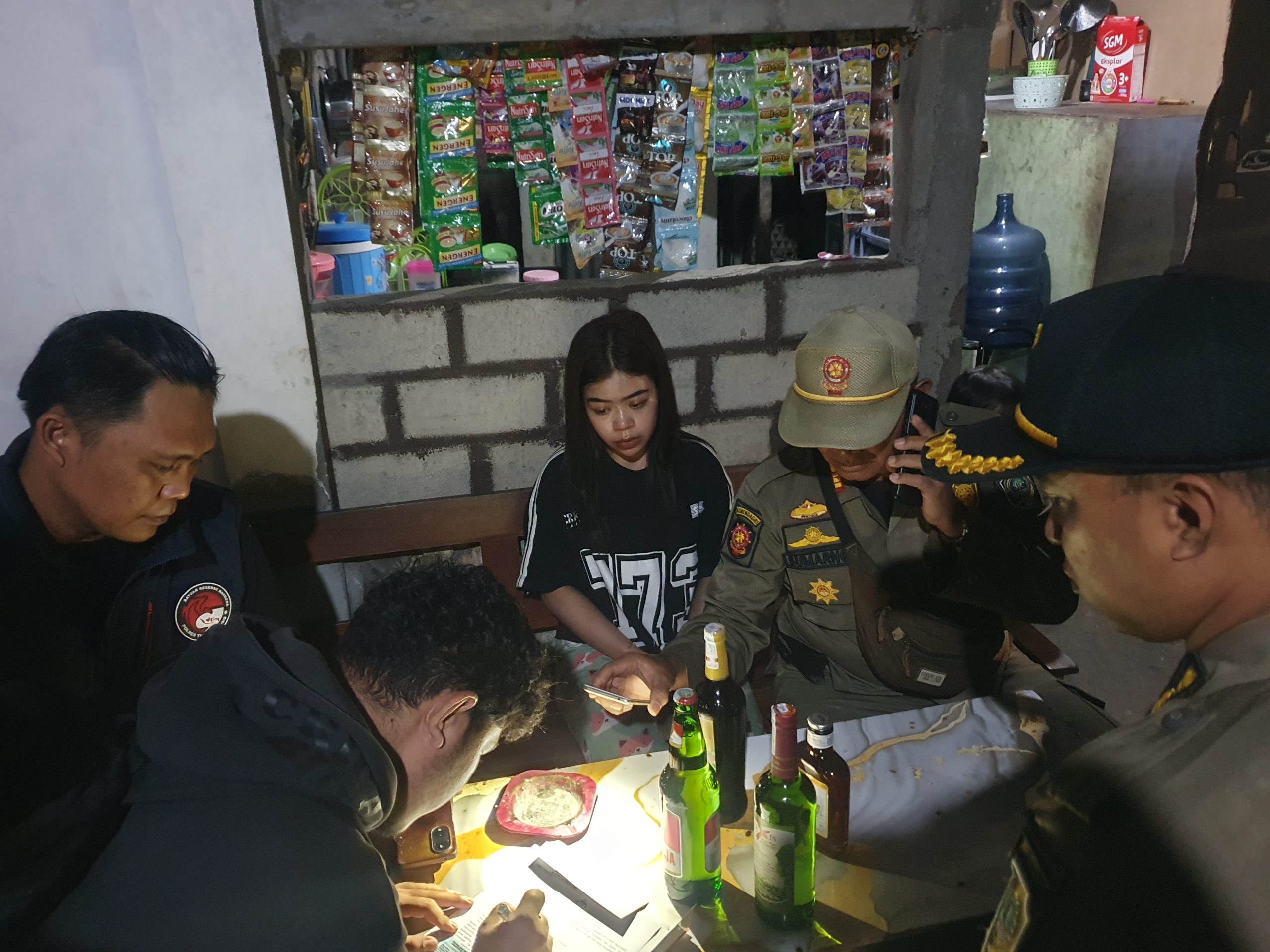 Operasi Gabungan Sasar Warkop Karaoke, Miras dan Izin Kadaluarsa Jadi Sorotan