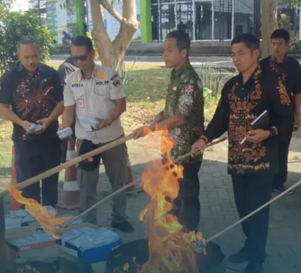 Cegah Penyalahgunaan, Dispendukcapil Blitar Musnahkan 42 Ribu Lebih KTP Elektronik Tidak Berlaku