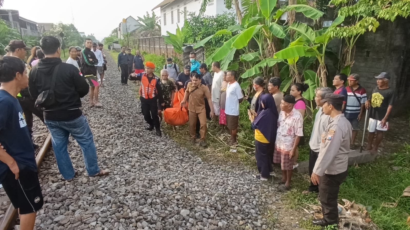 Diduga Hendak Menyeberang Rel, Lansia di Tulungagung Tewas Tertemper KA Malabar
