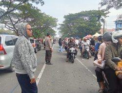 Liburan, Car Free Day di SLG Bikin Macet, Polisi dan Dishub Turun Tangan Atur Arus Lalu Lintas