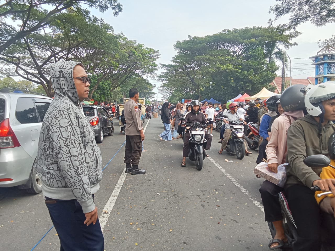 Capriday di SLG Picu Kemacetan, Polisi dan Dishub Turun Tangan Atur Arus Lalu Lintas