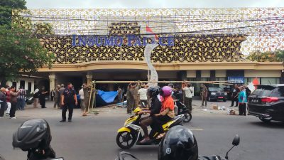 Tenda Buruh di Depan Hotel Insumo Dibongkar Satpol PP, Dinilai Langgar Ketertiban Umum