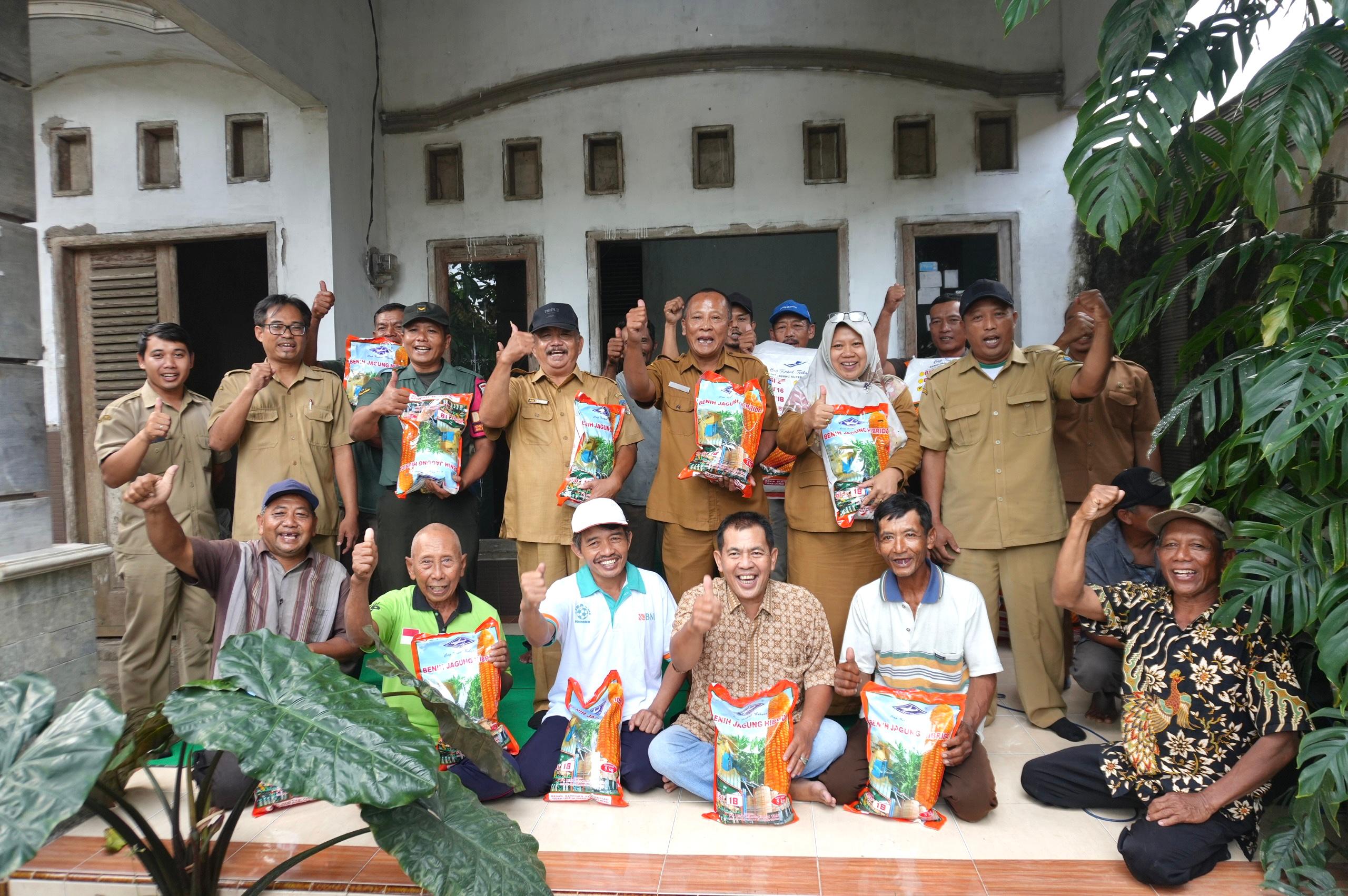 Tanggap Bencana, Mas Dhito Salurkan Ribuan Kilogram Benih untuk Petani Terdampak Banjir