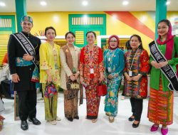 Mbak Cicha Tampilkan Motif Khas Kabupaten Kediri di Puncak HUT Dekranas ke-45