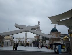 Menelusuri Wisata Religi Masjid Ar-Rahman Blitar, Nuansa Masjid Nabawi hingga Kiswah Asli dari Makkah