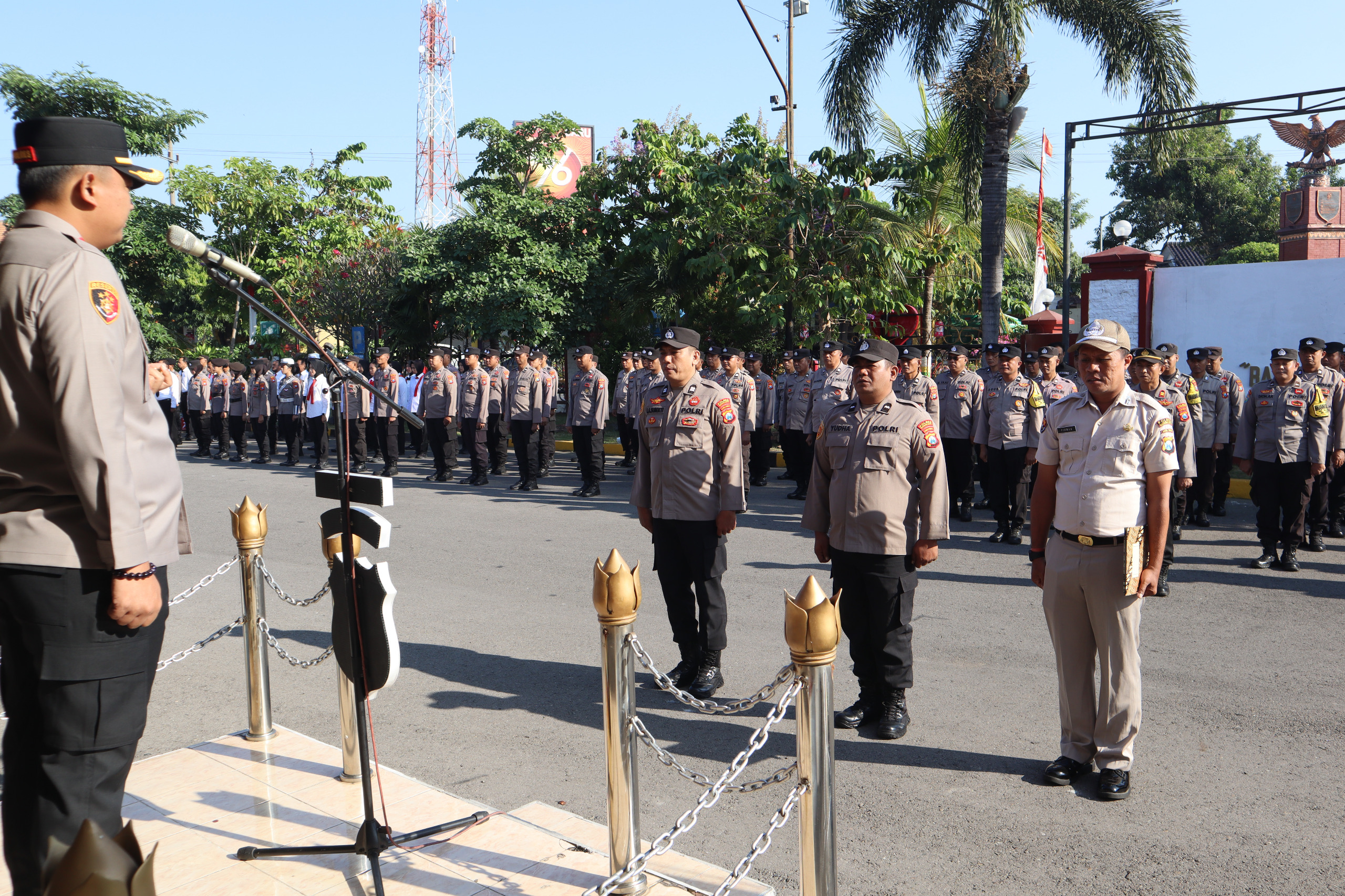 Kapolres Madiun Kota Tekankan Disiplin dan Komunikasi Efektif dalam Apel Jam Pimpinan